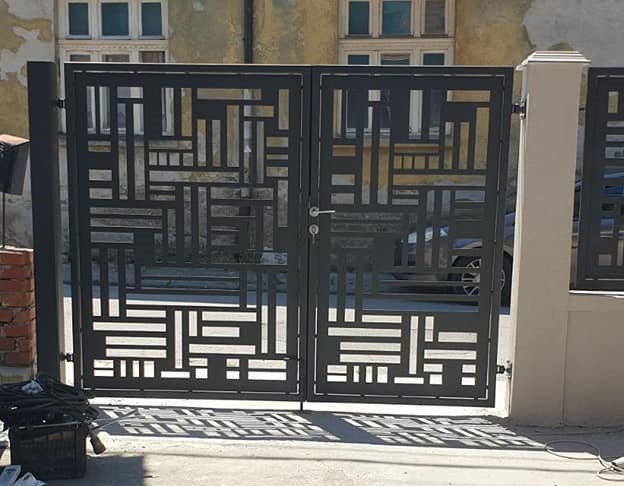 Geometric-pattern gate